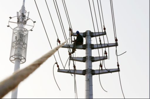 利辛县供电公司：多回路线路架设 大力提升供电可靠性
