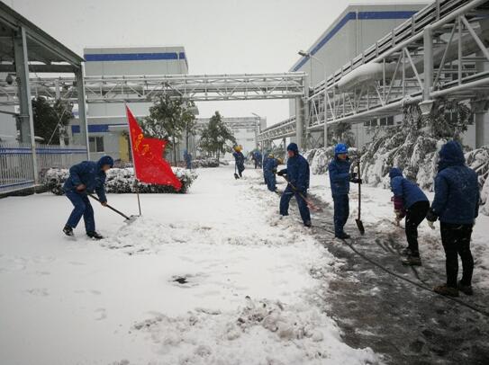 中国华能全力以赴抗冰雪保发电