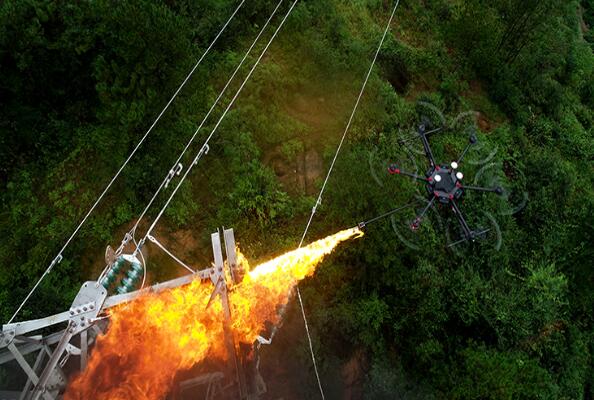 梧州供电局精益保供电无人机喷火除隐患